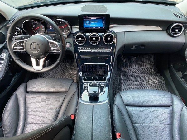 Cần bán gấp xe Mercedes C180 sx 2020, số tự động, màu xanh