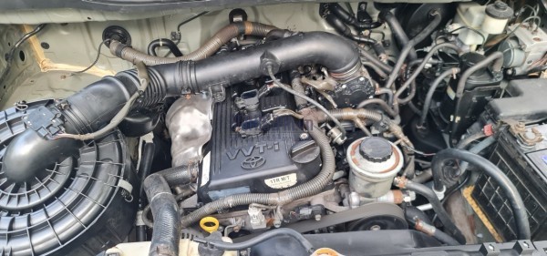 Xe Toyota Innova 2.0E 2016 - 358 Triệu màu bạc, số tay.